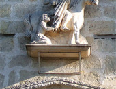 St Martin, d&eacute;tail du porche d'entr&eacute;e de Marmoutier